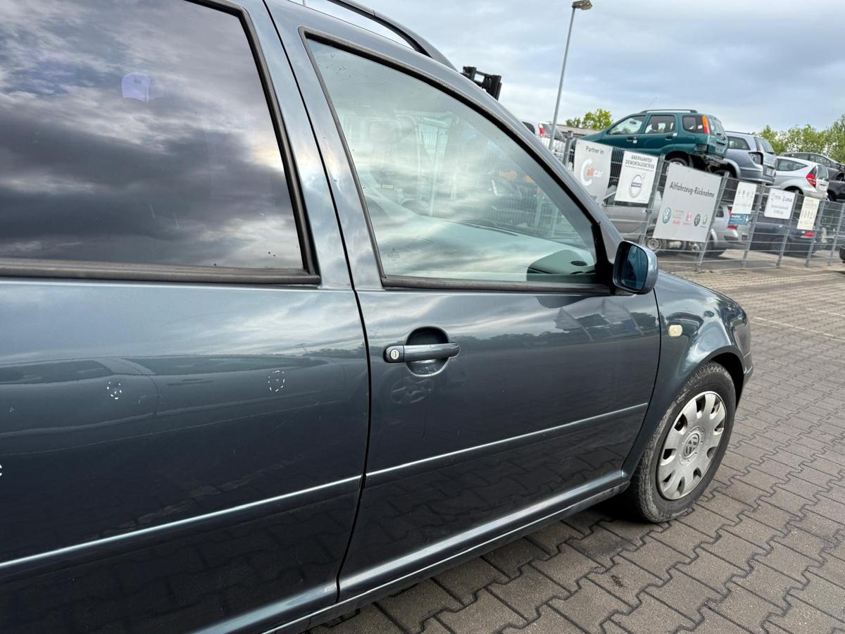 VW Bora original Tür vorn rechts LC7V Blue Anthrazit Rohbau BJ00